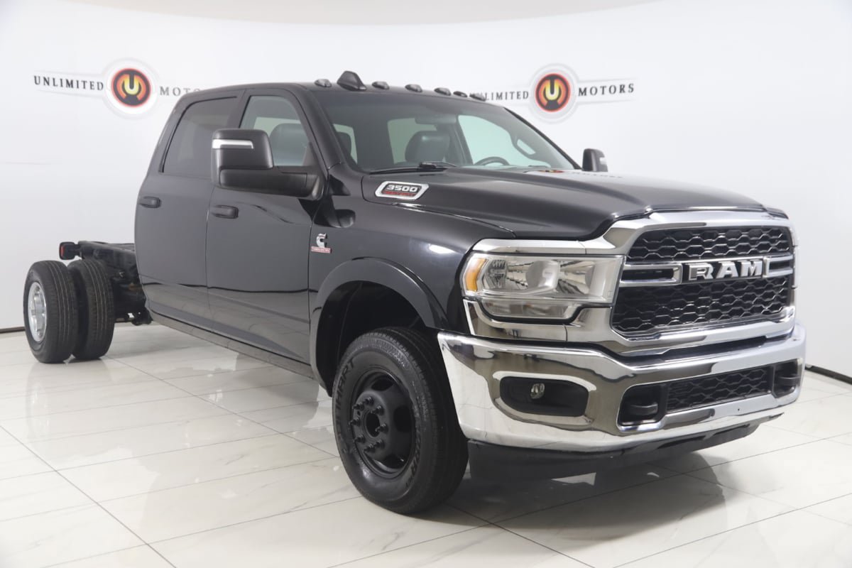 Used 2023 RAM 3500 Tradesman w/ Chrome Appearance Group AWD/4WD image 16
