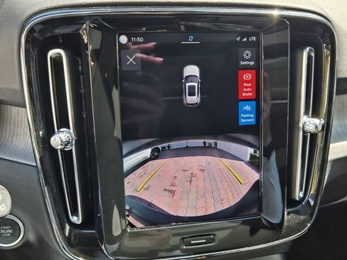 Certified 2023 Volvo XC40 B4 Plus w/ Protection Package Premier image 19