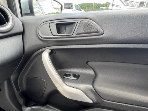 Used 2013 Ford Fiesta SE FWD image 30