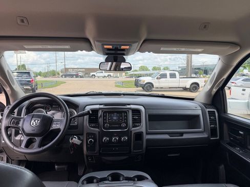 Used 2018 RAM 2500 Tradesman w/ Chrome Appearance Group image 25