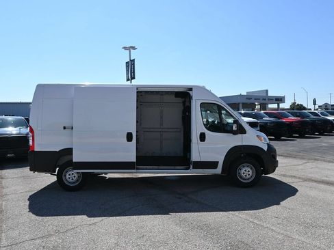 Used 2023 RAM ProMaster 2500 FWD image 4