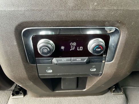 Used 2023 GMC Yukon XL SLT image 18