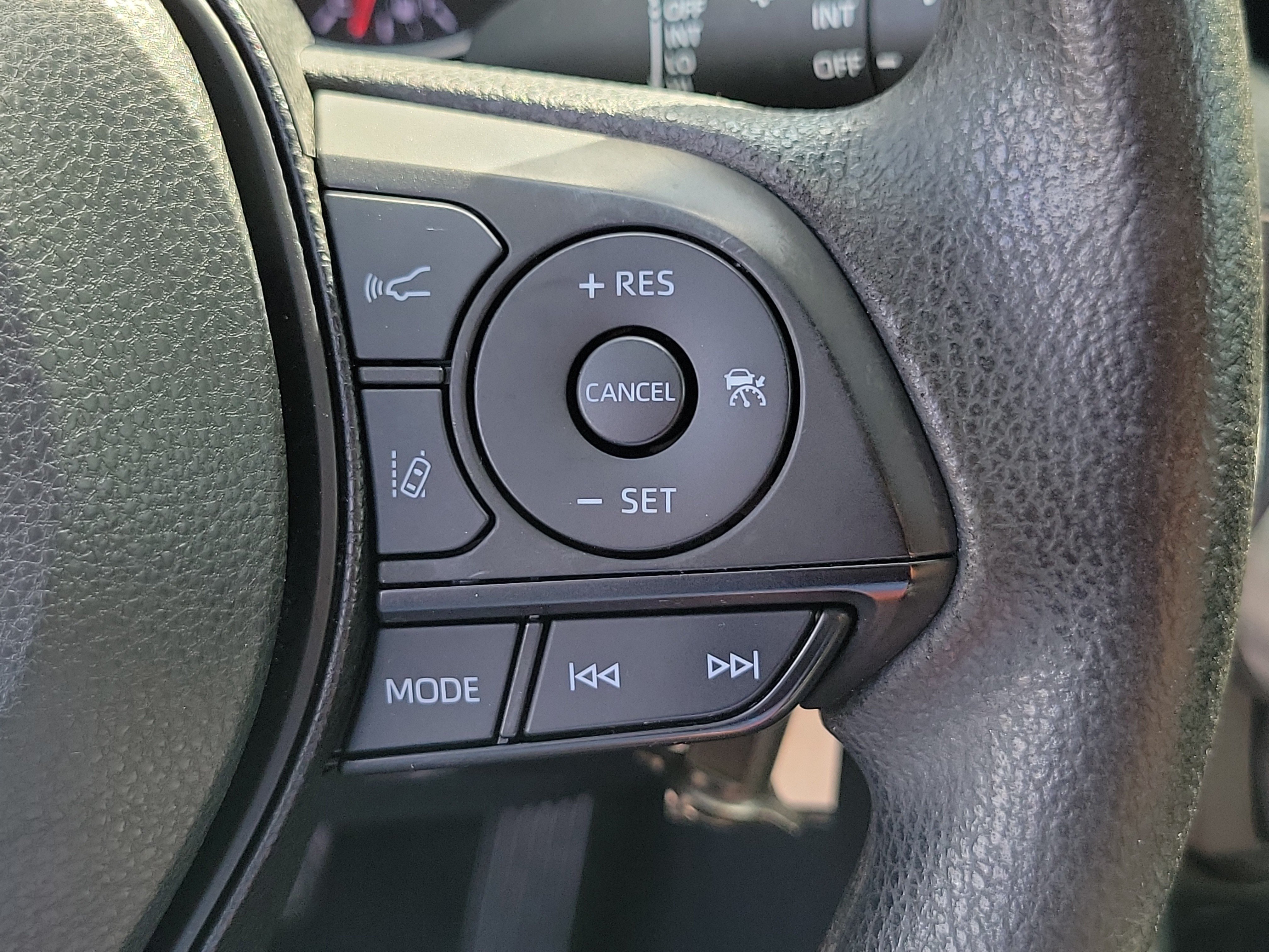Used 2019 Toyota RAV4 LE FWD image 29