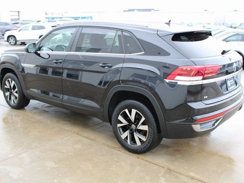 Certified 2023 Volkswagen Atlas Cross Sport SE image 4