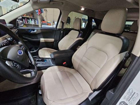 Used 2020 Ford Escape Titanium AWD/4WD image 21