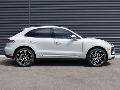 Certified 2023 Porsche Macan image 9