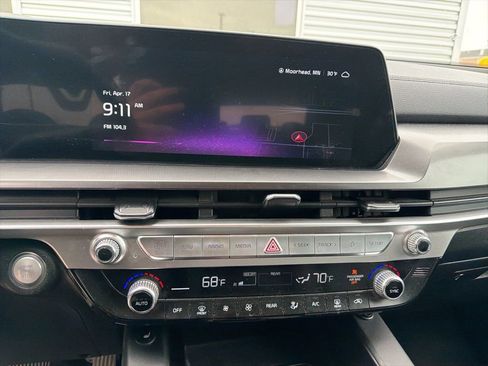 Used 2023 Kia Telluride LX image 2