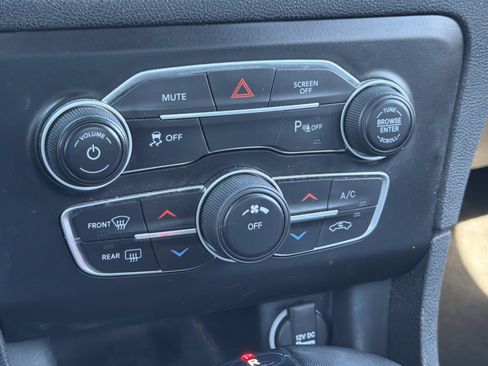 Used 2022 Dodge Charger SXT image 11