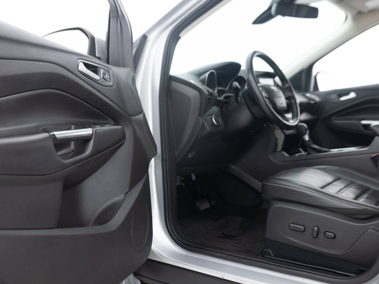 Used 2017 Ford Escape Titanium FWD image 26
