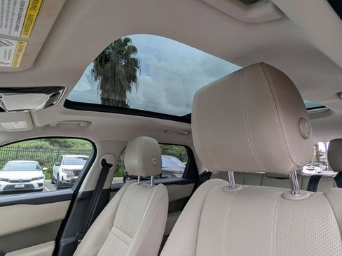 Used 2020 Land Rover Range Rover Velar S image 16