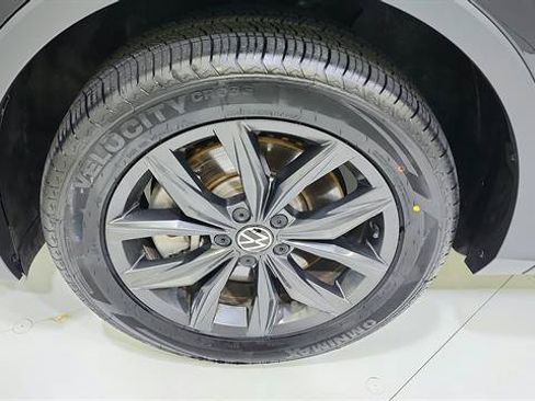Used 2024 Volkswagen Tiguan SE FWD image 36