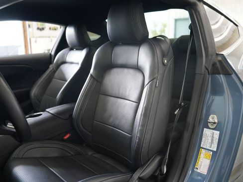 Used 2025 Ford Mustang Premium RWD image 27
