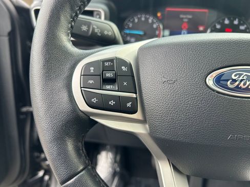 Used 2022 Ford Explorer Limited w/ Equipment Group 301A AWD/4WD image 16