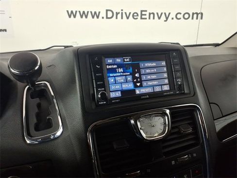 Used 2014 Chrysler Town & Country Touring-L w/ Driver Convenience Group image 19