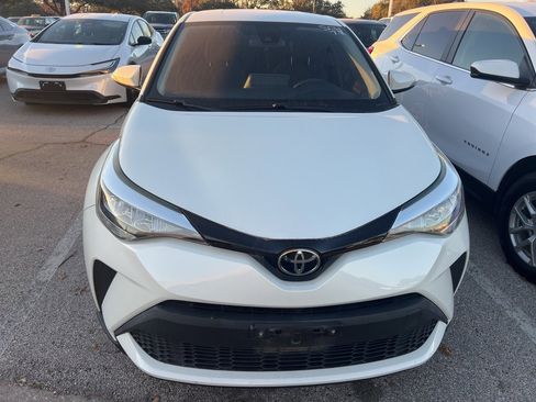 Used 2020 Toyota C-HR LE image 2