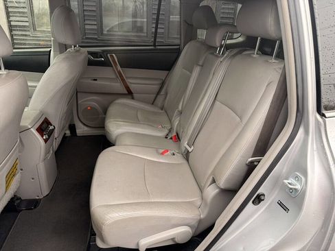 Used 2013 Toyota Highlander Limited image 19