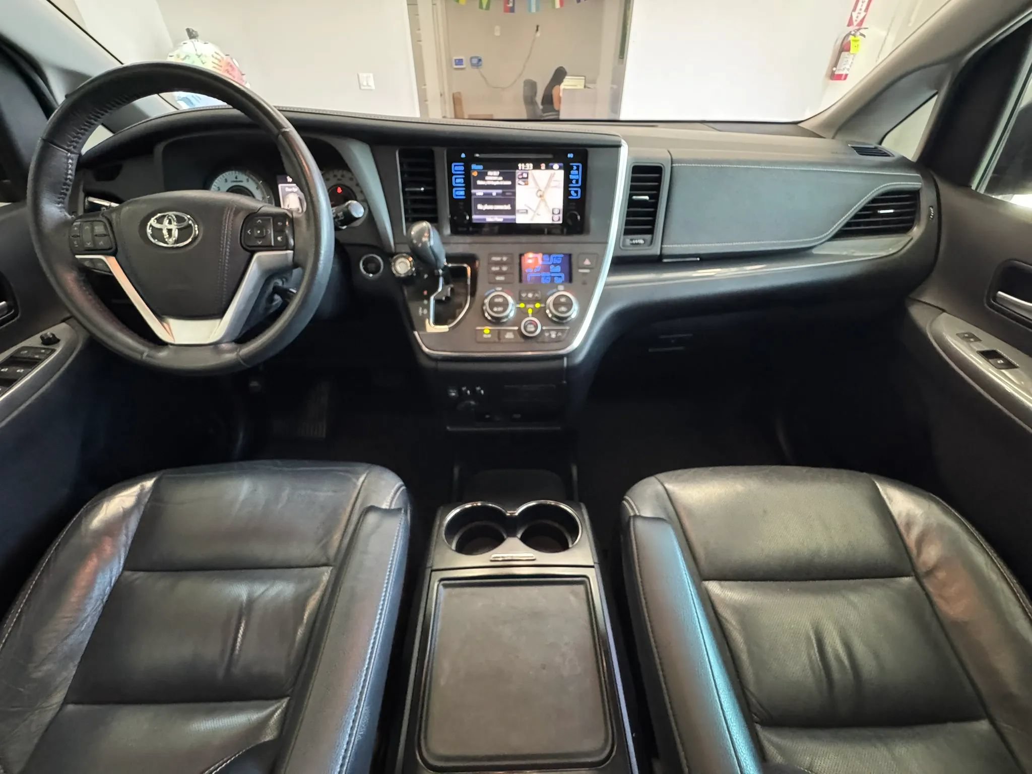 Used 2017 Toyota Sienna SE Premium FWD image 22