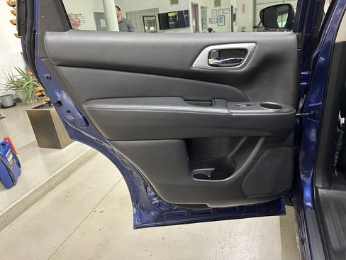 Used 2020 Nissan Pathfinder SL AWD/4WD image 12
