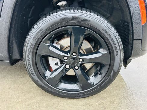 Used 2023 Jeep Grand Cherokee L Limited w/ Black Appearance Package image 45