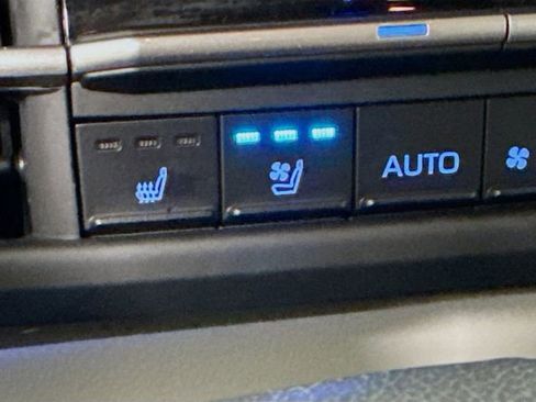 Certified 2024 Toyota Sienna Limited image 21