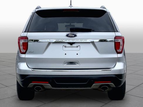 Used 2018 Ford Explorer XLT w/ Equipment Group 202A FWD image 5