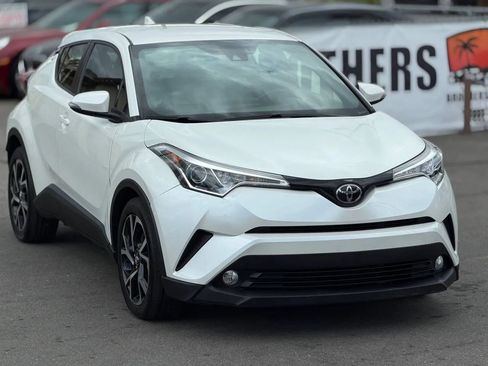 Used 2018 Toyota C-HR XLE FWD image 2