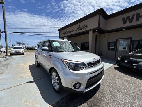 Used 2019 Kia Soul + FWD image 8