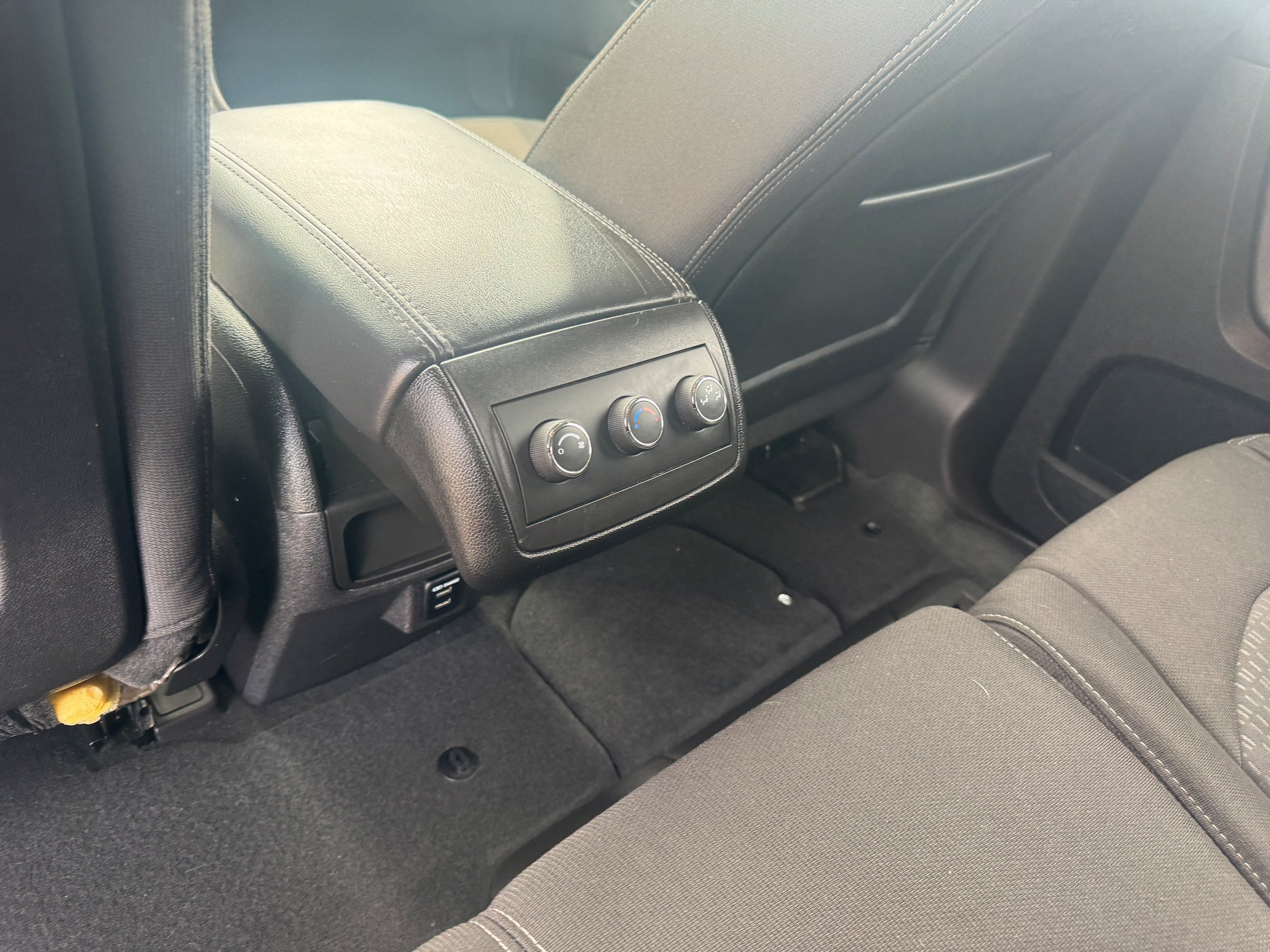 Used 2016 GMC Acadia SLE AWD/4WD image 8