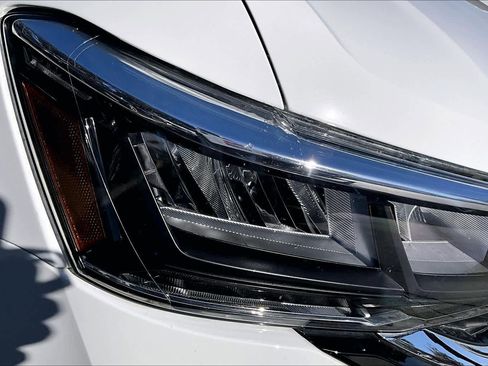 Certified 2024 Volkswagen Taos SE image 28