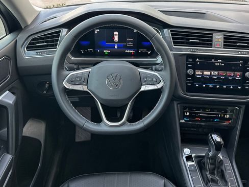 Used 2023 Volkswagen Tiguan SE FWD image 14