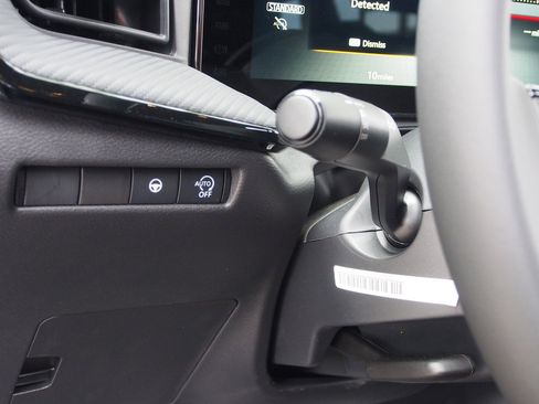 Used 2026 Nissan Kicks SR image 18