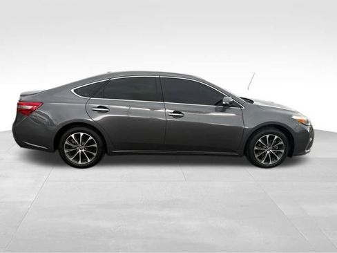 Used 2018 Toyota Avalon XLE Premium image 8