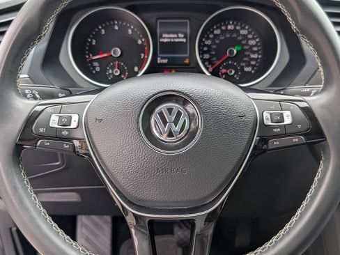 Used 2021 Volkswagen Tiguan SE w/ Panoramic Sunroof Package FWD image 19