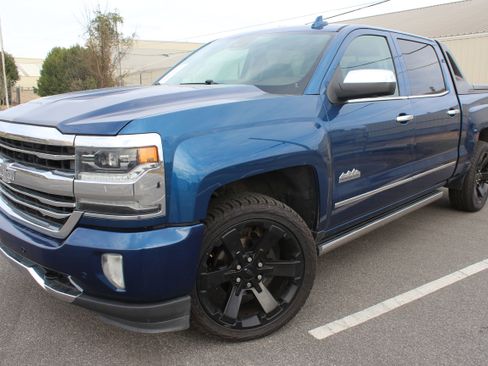 Used 2017 Chevrolet Silverado 1500 High Country w/ High Desert Package image 11