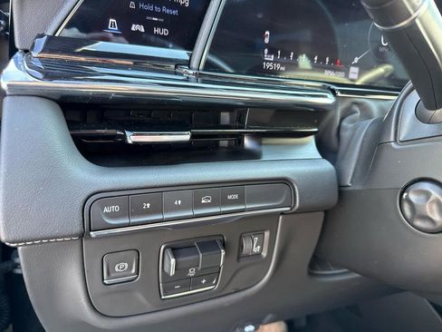 Used 2023 Cadillac Escalade Sport AWD/4WD image 18