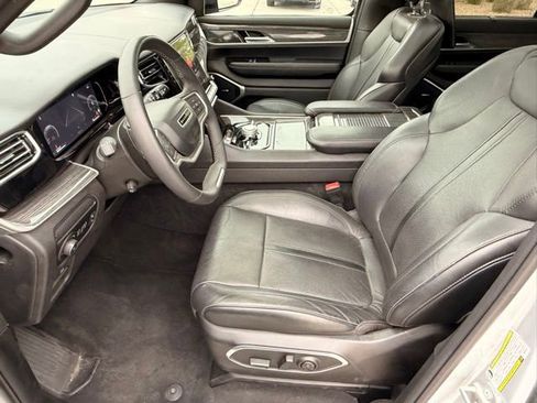 Used 2022 Jeep Wagoneer Series II w/ Convenience Group I AWD/4WD image 13