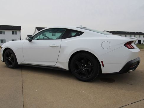 Used 2024 Ford Mustang Premium image 17