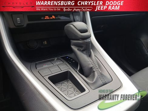 Used 2025 Toyota RAV4 XLE FWD image 25