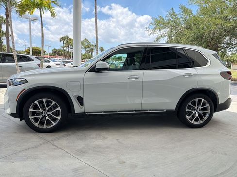 Used 2025 BMW X5 xDrive50e AWD/4WD image 2