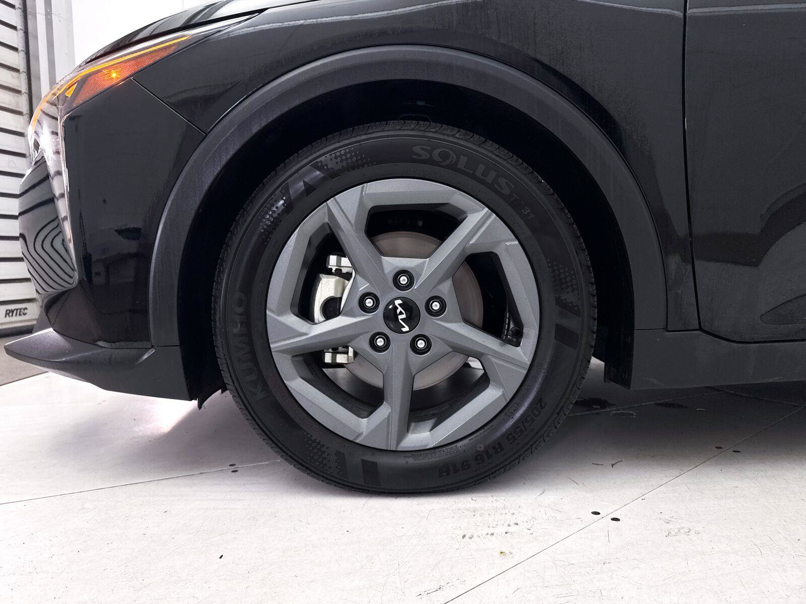 Used 2025 Kia K4 FWD image 14