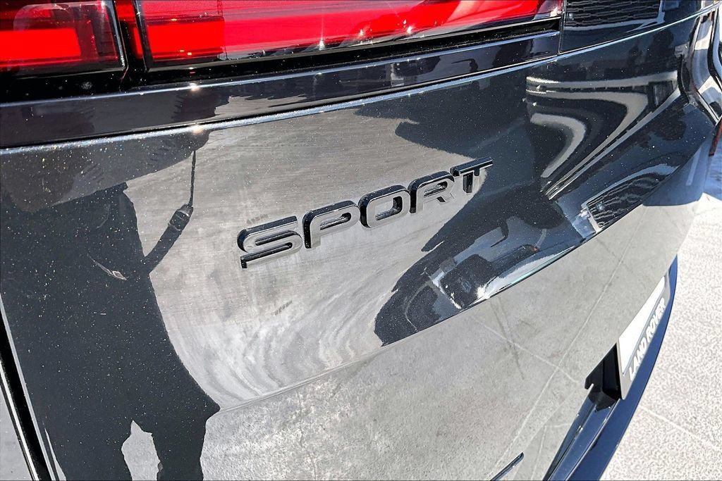 New 2026 Land Rover Range Rover Sport Dynamic SE AWD/4WD image 9
