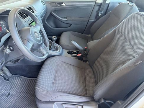 Used 2012 Volkswagen Jetta S FWD image 5