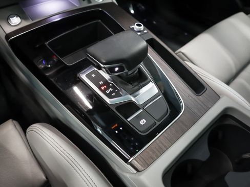 Used 2024 Audi Q5 2.0T Premium w/ Convenience Package image 22