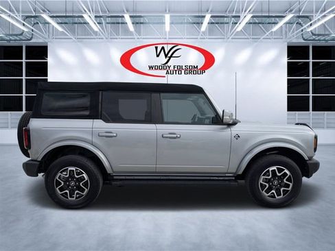 Used 2023 Ford Bronco Outer Banks AWD/4WD image 2