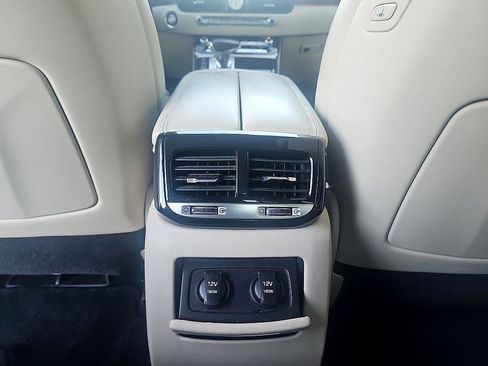 Used 2019 Genesis G90 3.3T Premium image 34