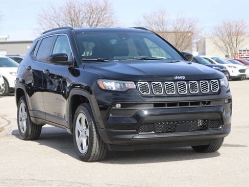 Used 2024 Jeep Compass Latitude w/ Convenience Group image 4