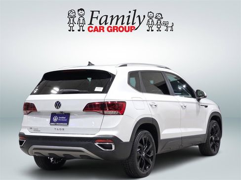 Used 2023 Volkswagen Taos SE w/ Black Wheel Package image 4