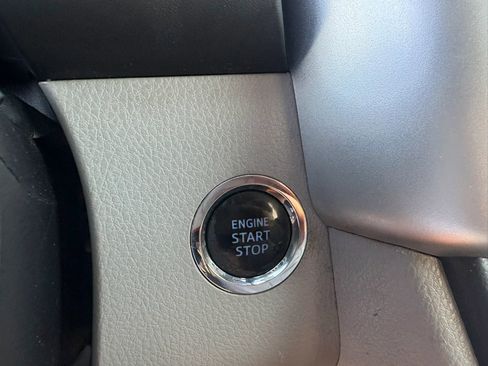 Used 2014 Toyota Highlander XLE FWD image 22