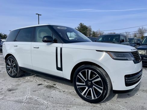 Used 2023 Land Rover Range Rover SE image 3