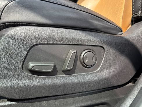 Used 2022 Kia Carnival LX FWD image 34